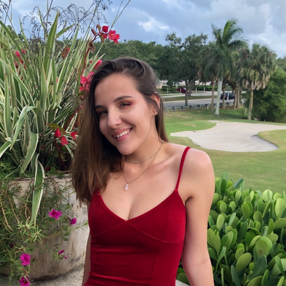 Meet your Posher, Alyssa